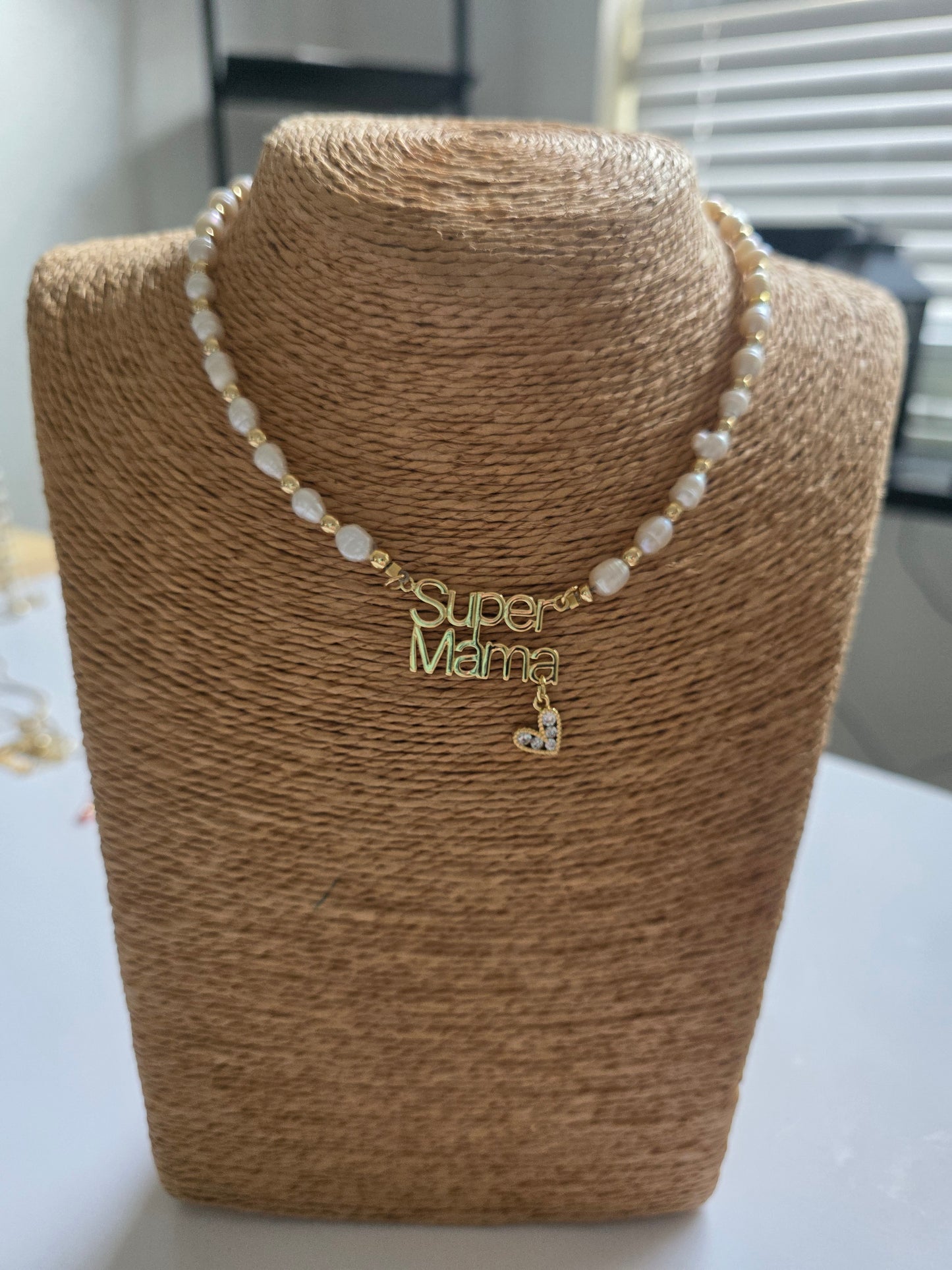 Super mamá freshwater pearl necklace