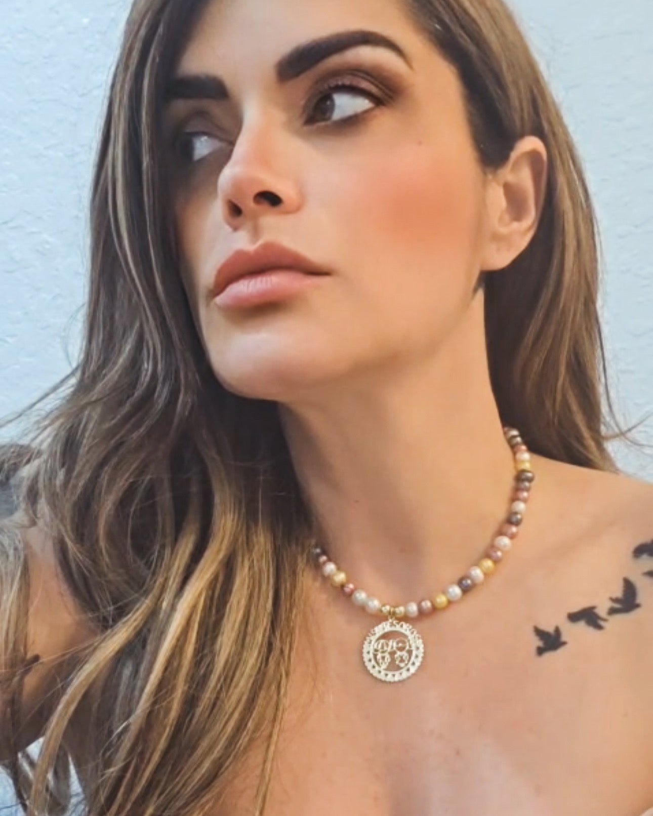 Mis tesoros multi color pearl necklace